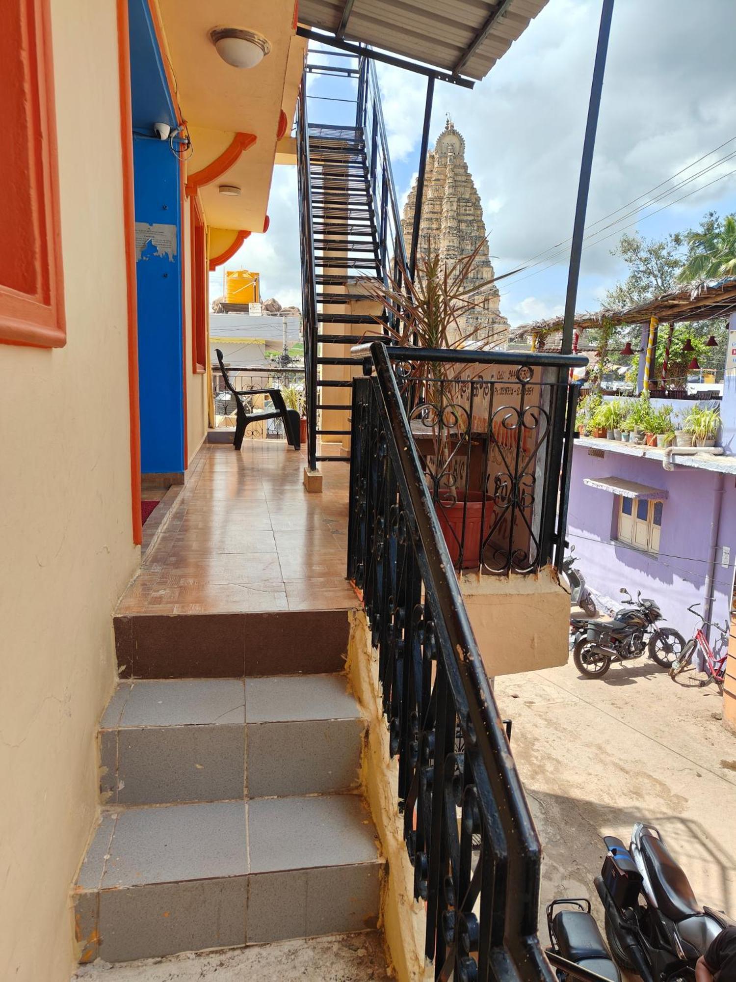 Rocky Guesthouse Хампи Экстерьер фото