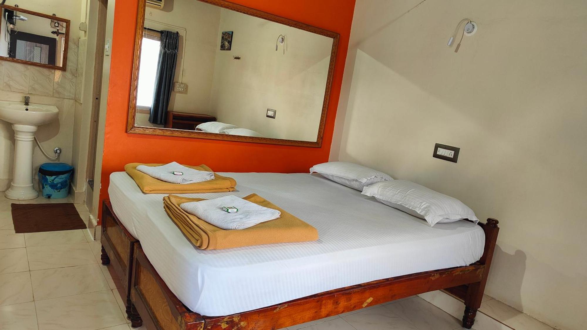 Rocky Guesthouse Хампи Экстерьер фото